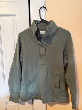 Green Pullover Sweatshirt